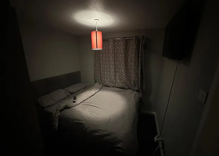 1 Bedroom In 3Bed House
