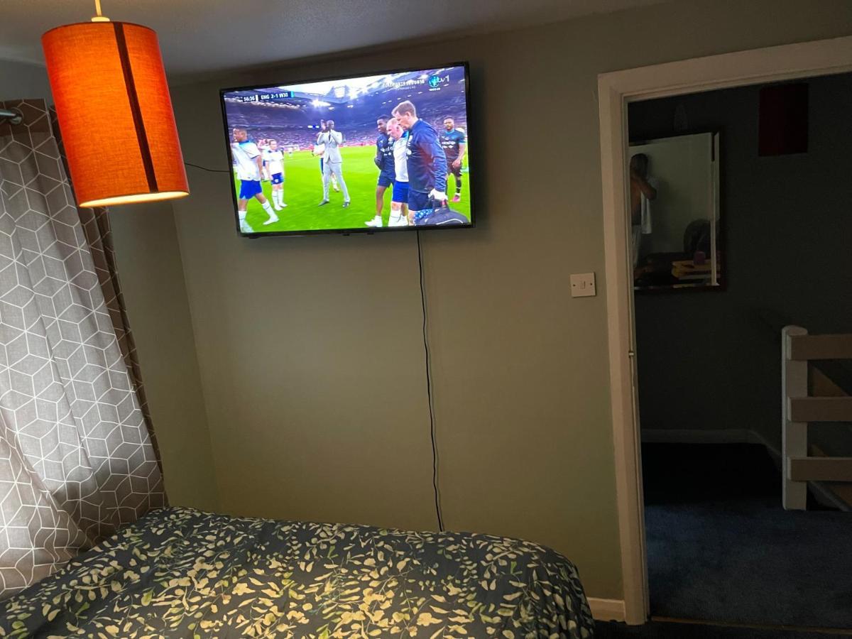 1 Bedroom In 3bed House * Bristol