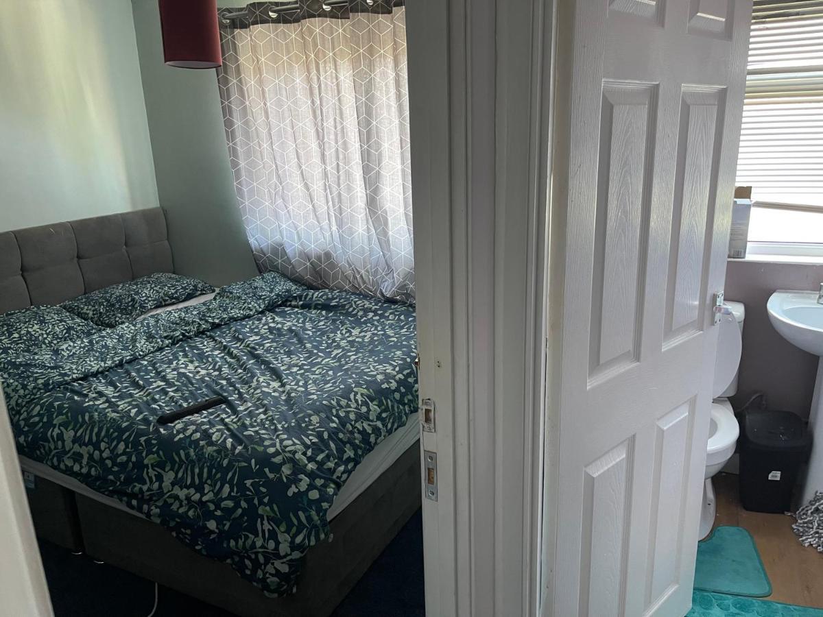 1 Bedroom In 3bed House *