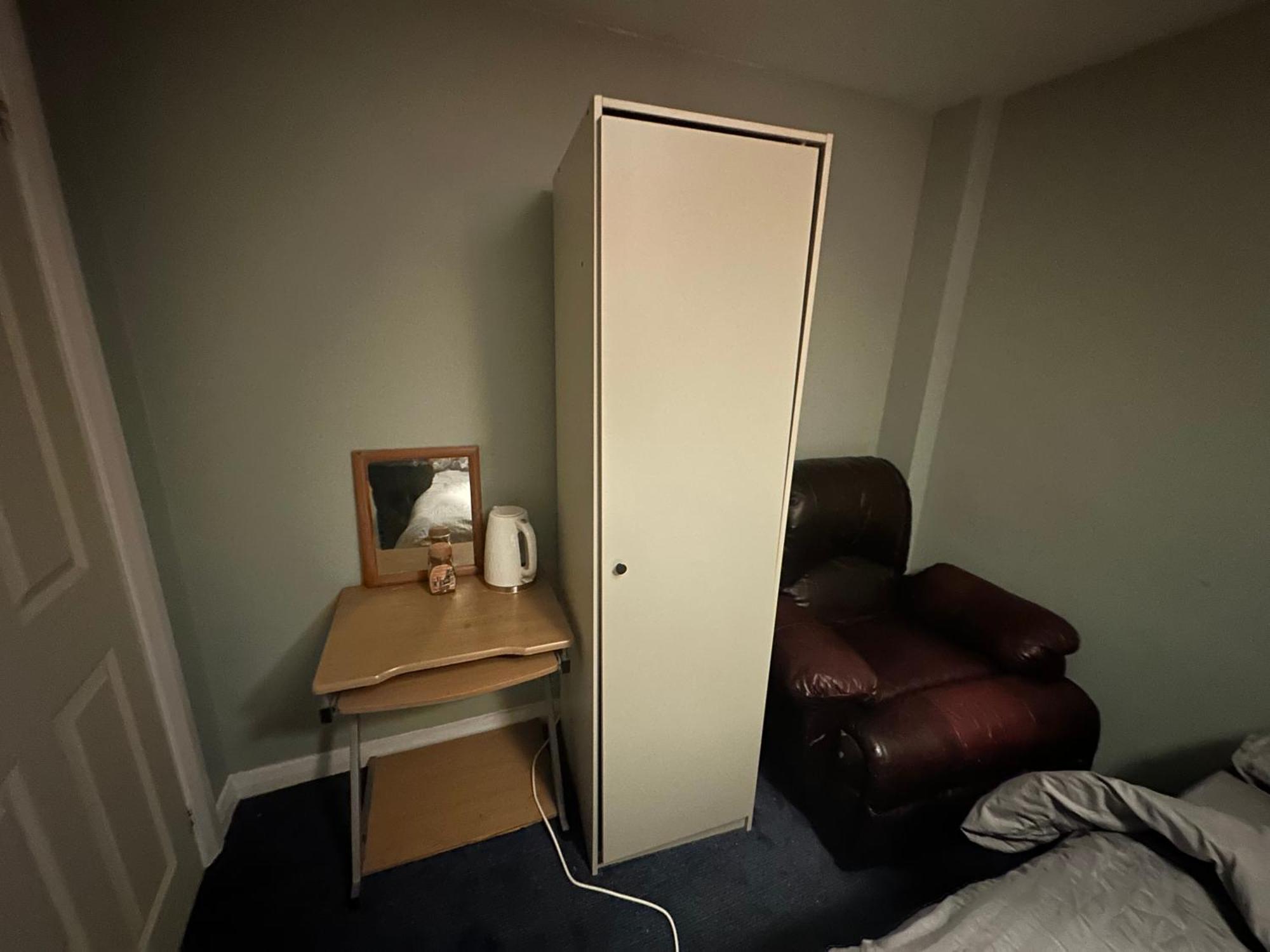 1 Bedroom In 3bed House * Bristol